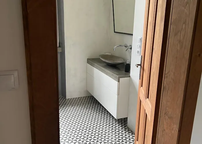 Fara 招待所 *